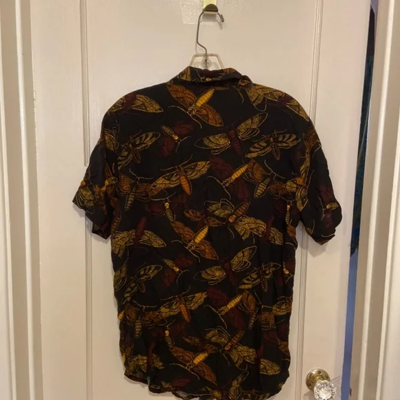 NEW MEN'S HOT TOPIC GRUNGE MOTH WOVEN BUTTON-UP SHIRT SZ M SKULLS